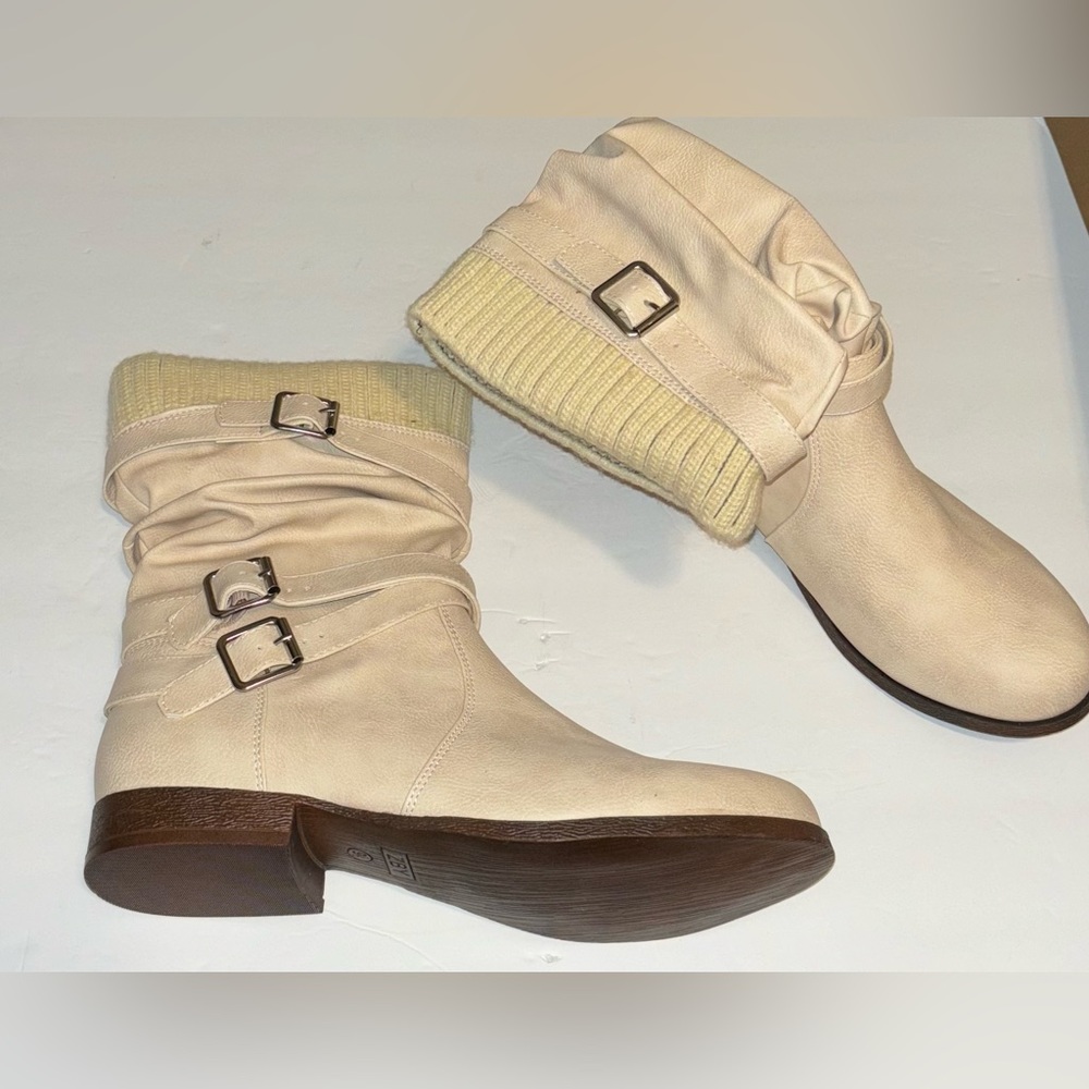 Beige boots 👢